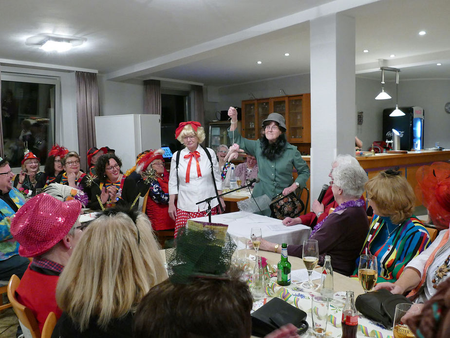 Frauenkarneval der kfd im Landhotel Weinrich (Foto: Karl-Franz Thiede)